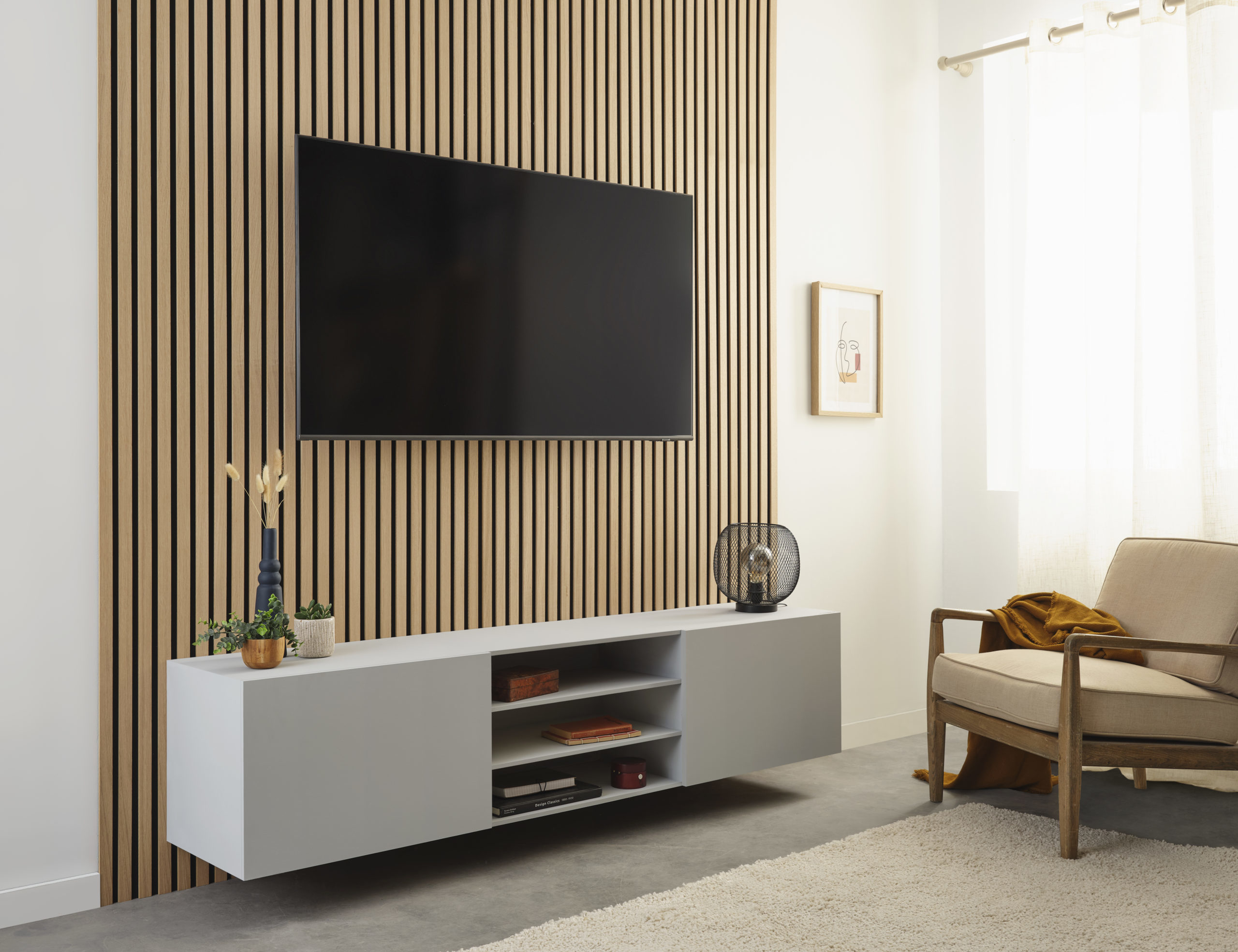 TV accrochée au mur, et câbles dans le mur  Déco meuble télé, Mur tv,  Déco intérieur salon